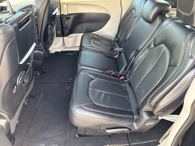 Used 2018 Chrysler Pacifica Touring-L Plus w/ Tire & Wheel Group FWD image 12