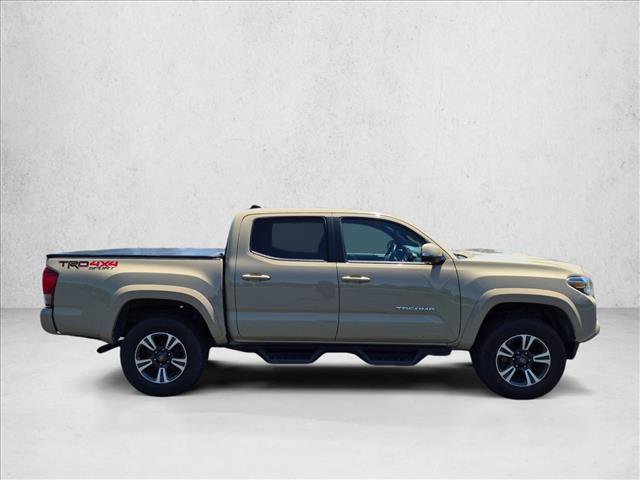 Used 2017 Toyota Tacoma TRD Sport AWD/4WD image 4