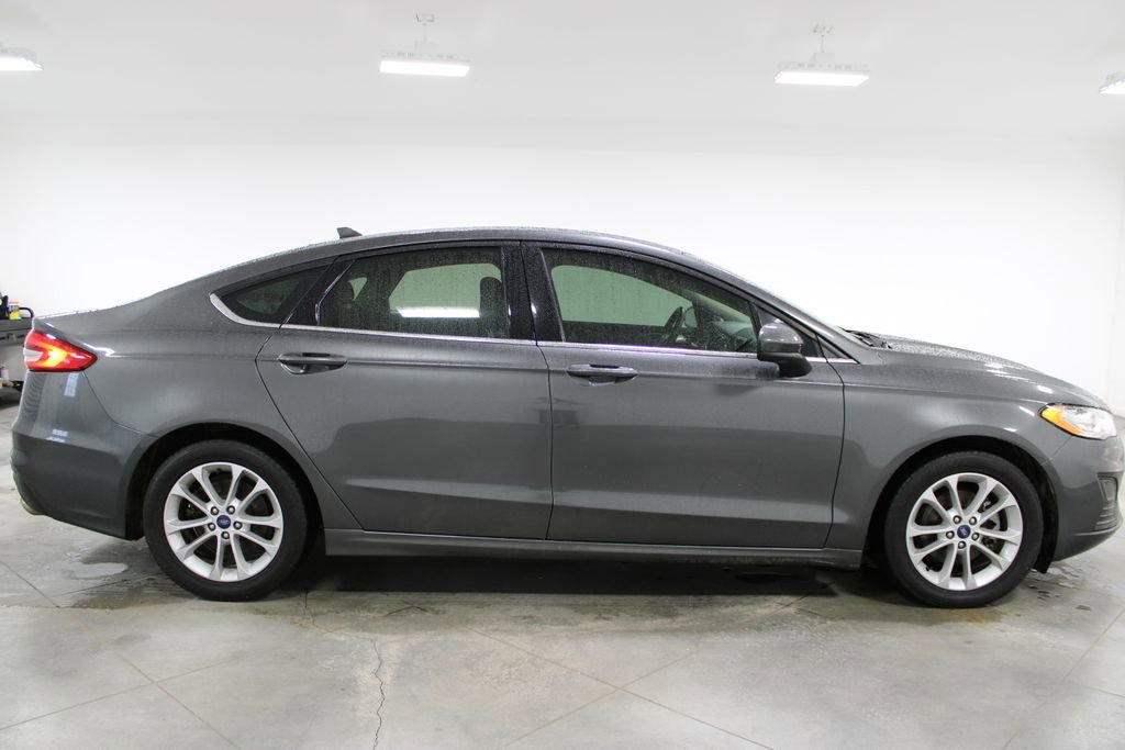 Used 2020 Ford Fusion SE image 11