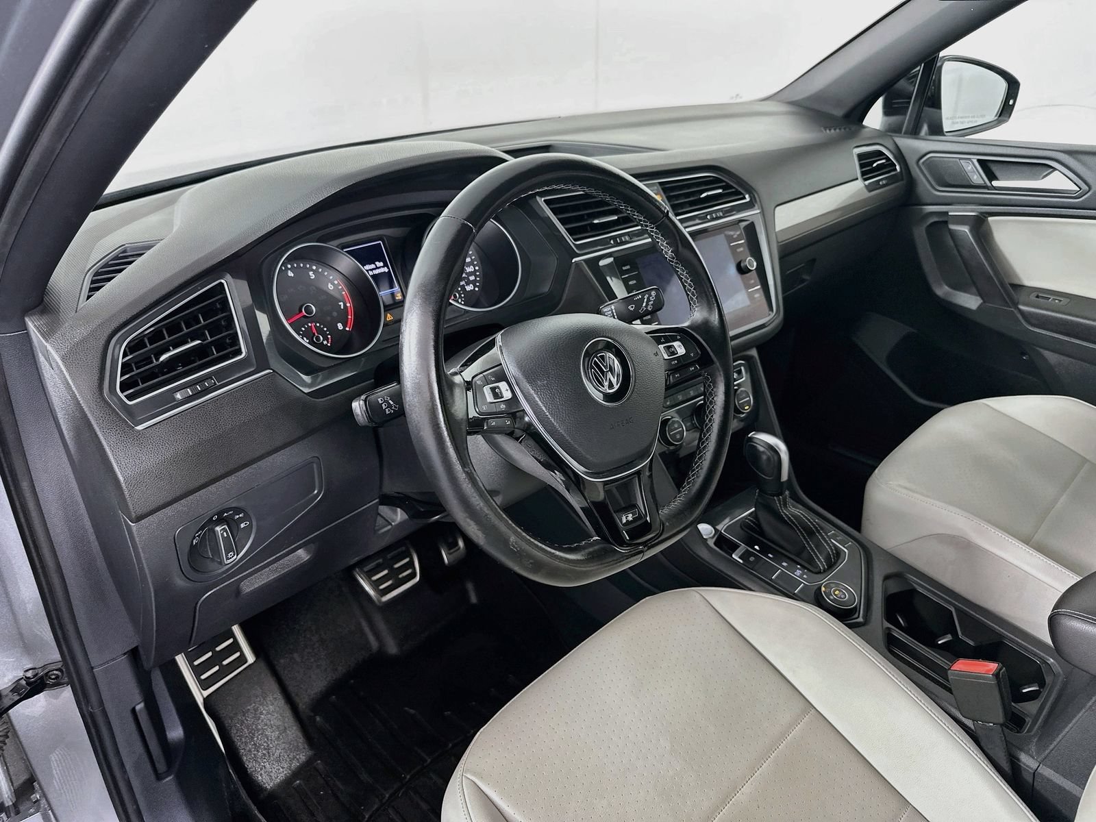 Used 2021 Volkswagen Tiguan SE R-Line AWD/4WD image 9
