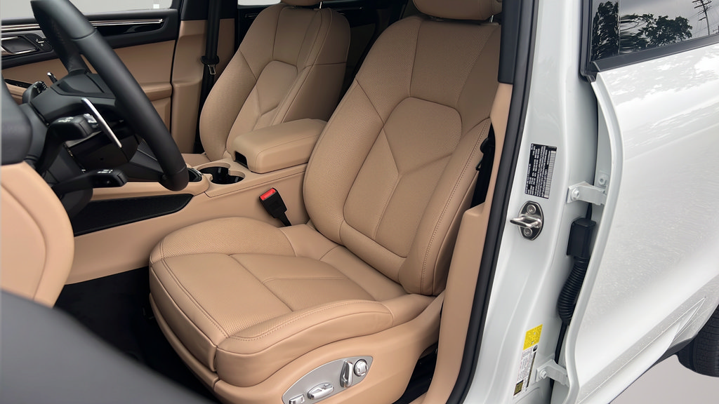 New 2026 Porsche Macan AWD/4WD image 15