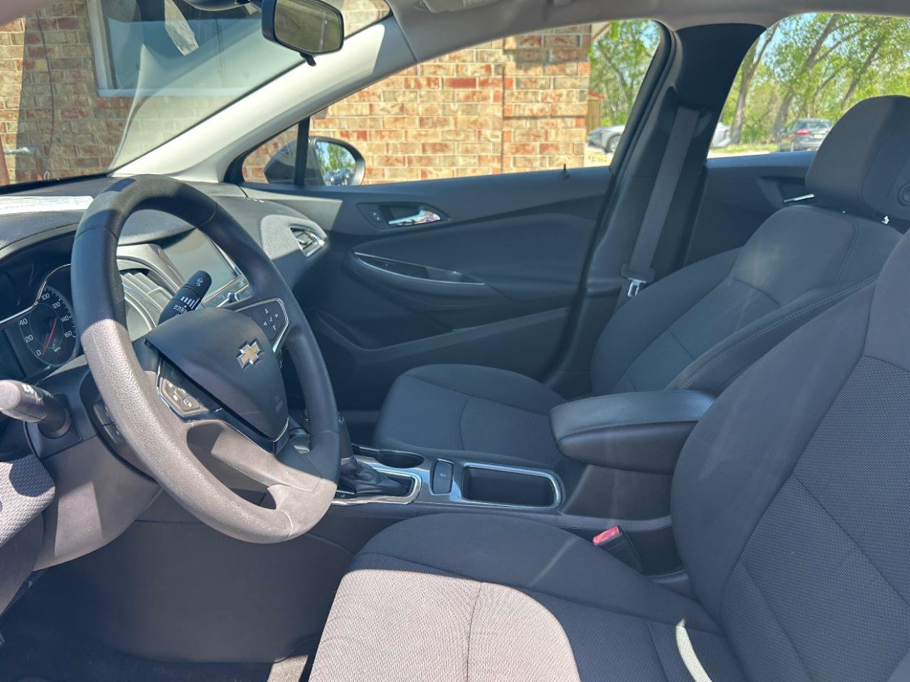 Used 2017 Chevrolet Cruze LT FWD image 18