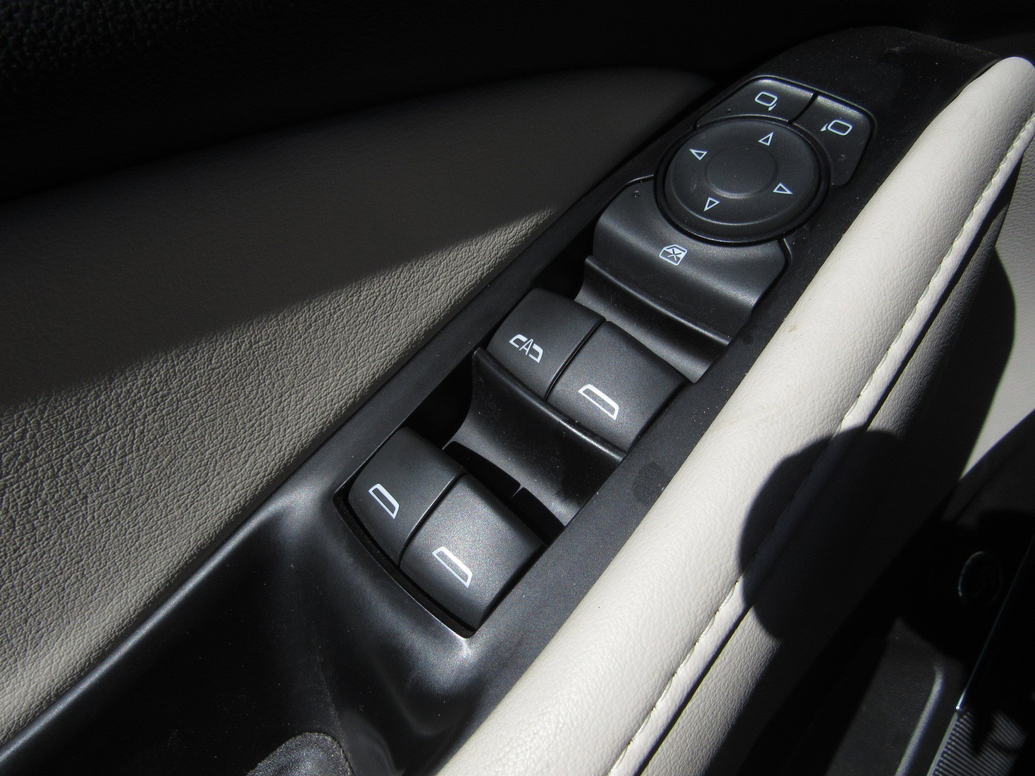 Used 2023 Buick Enclave Essence w/ Sound and Sites Package image 23