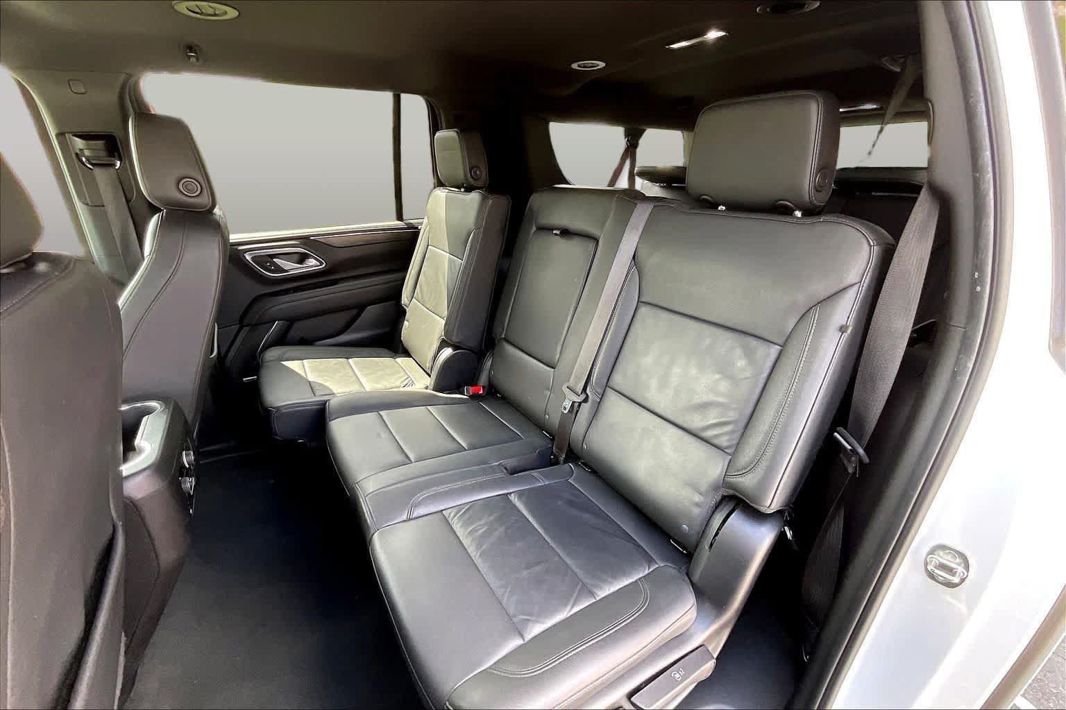 Certified 2024 Chevrolet Suburban LT RWD image 25