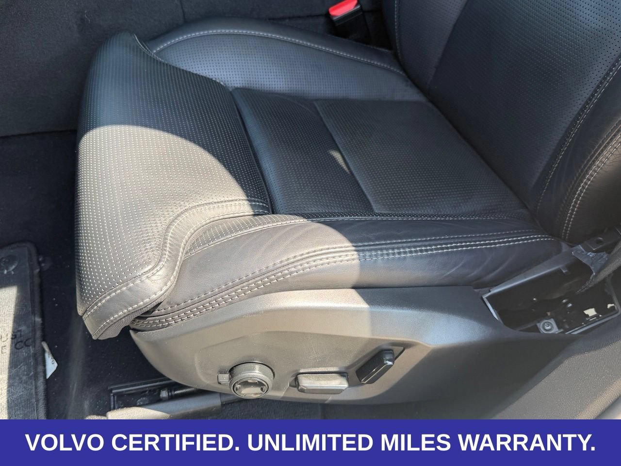 Certified 2024 Volvo XC60 T8 Ultimate w/ Protection Package Premier AWD/4WD image 31