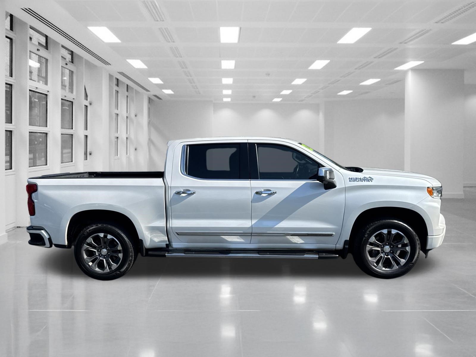 Used 2022 Chevrolet Silverado 1500 High Country w/ Z71 Off-Road Package AWD/4WD image 5