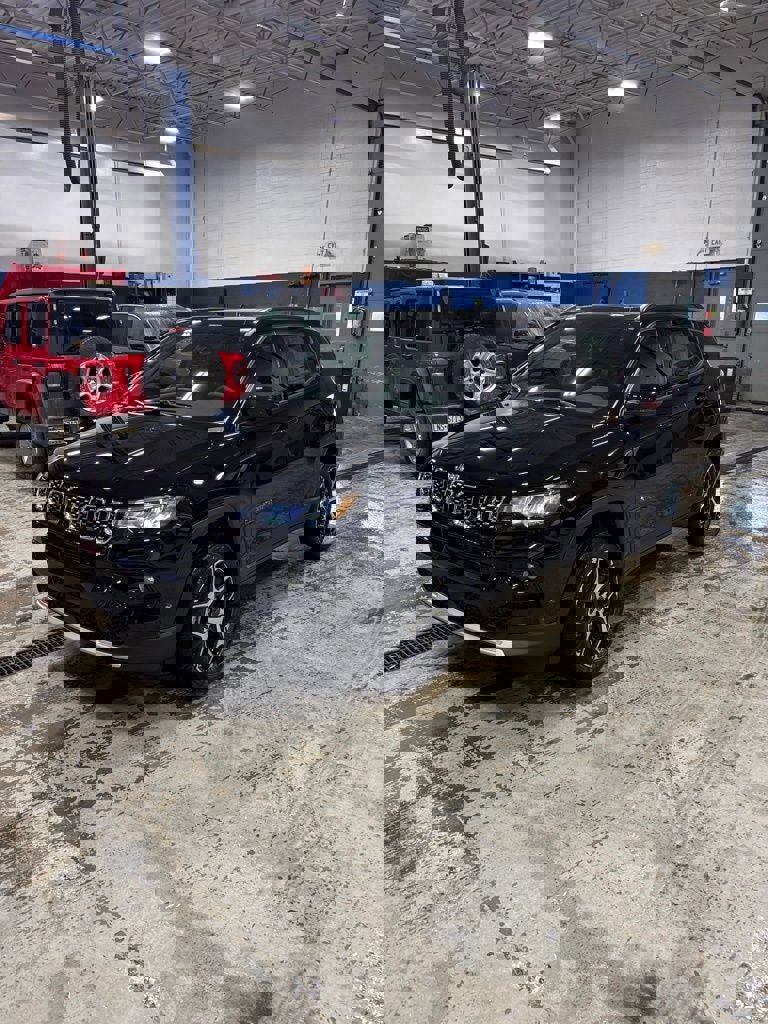 New 2026 Jeep Compass Limited w/ Sun, Sound & Navigation Group