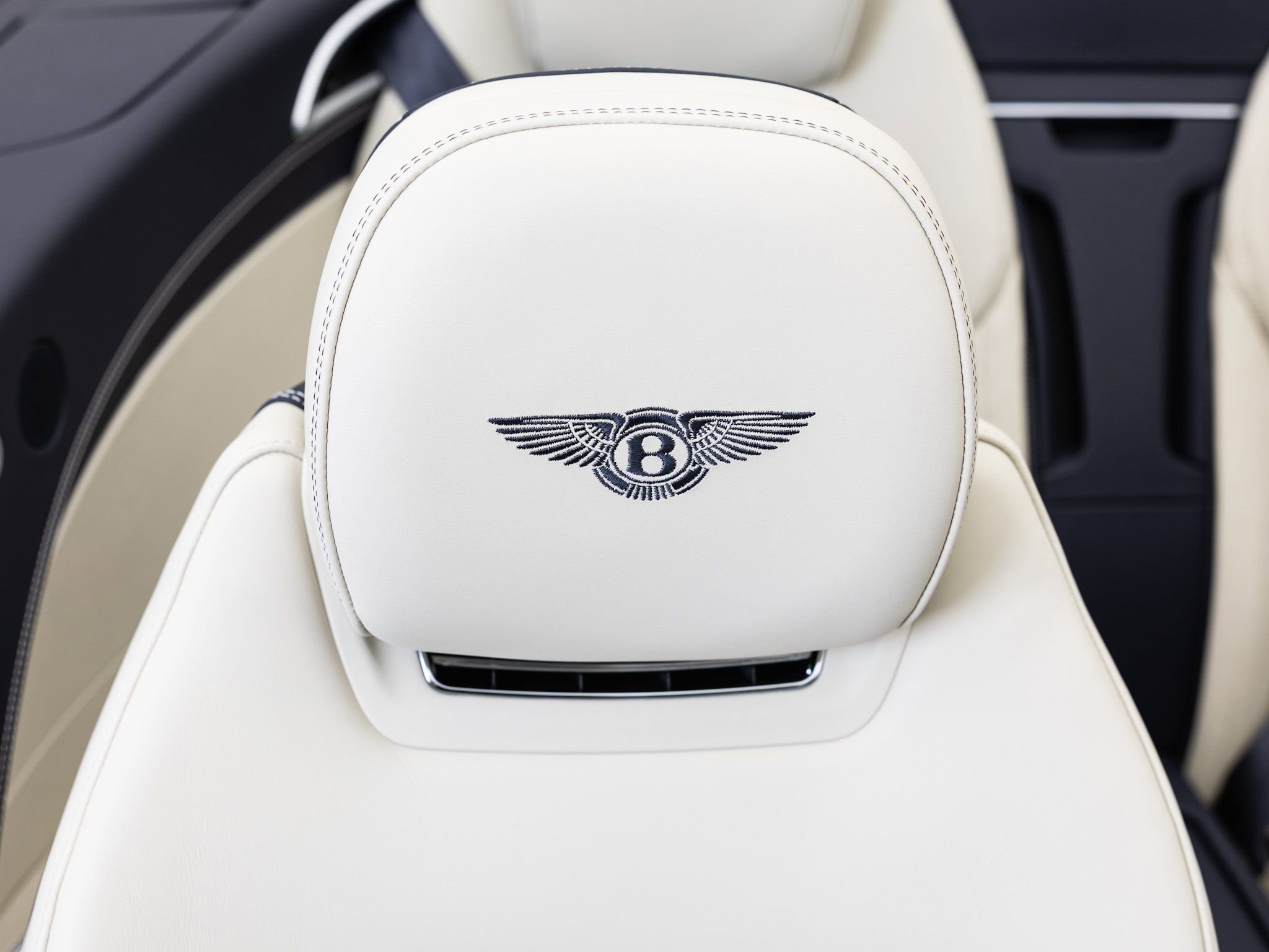 Used 2024 Bentley Continental GT image 19