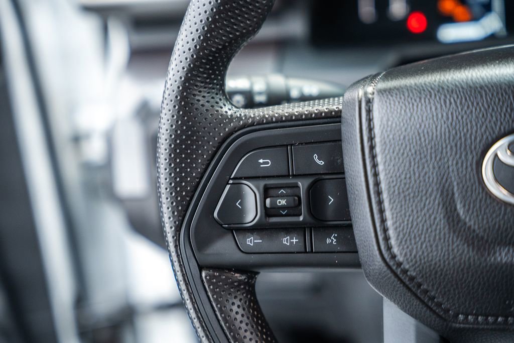 Certified 2025 Toyota Tacoma SR5 image 29