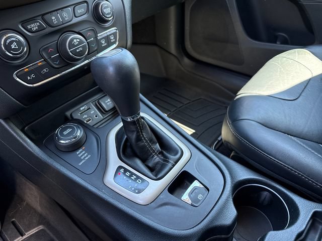 Used 2016 Jeep Cherokee Limited AWD/4WD image 24