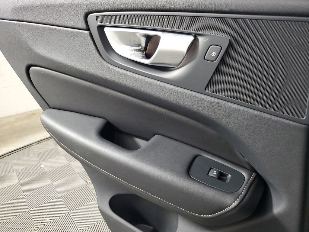 Used 2023 Volvo XC60 B5 Ultimate w/ Climate Package FWD image 18