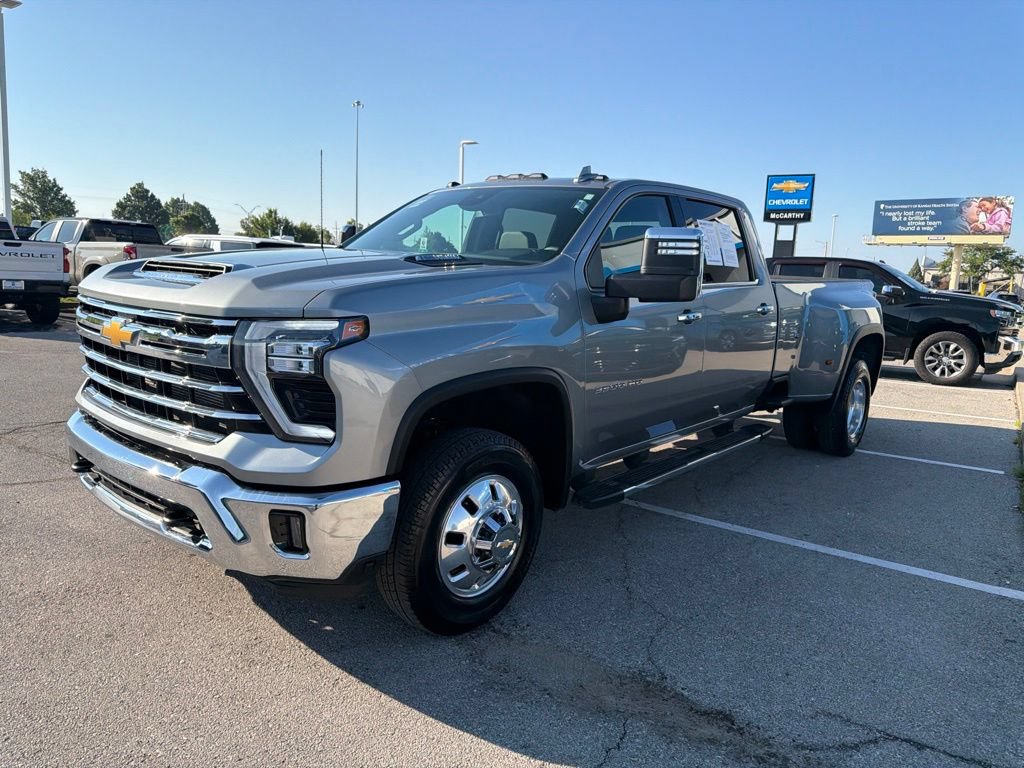 Used 2025 Chevrolet Silverado 3500 LTZ w/ LTZ Convenience Package AWD/4WD image 6