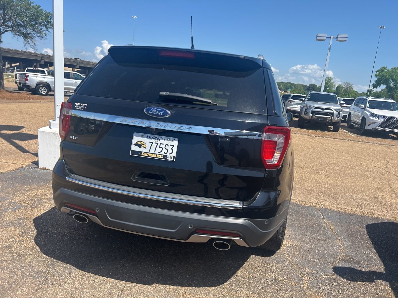 Used 2018 Ford Explorer XLT w/ Equipment Group 202A image 13