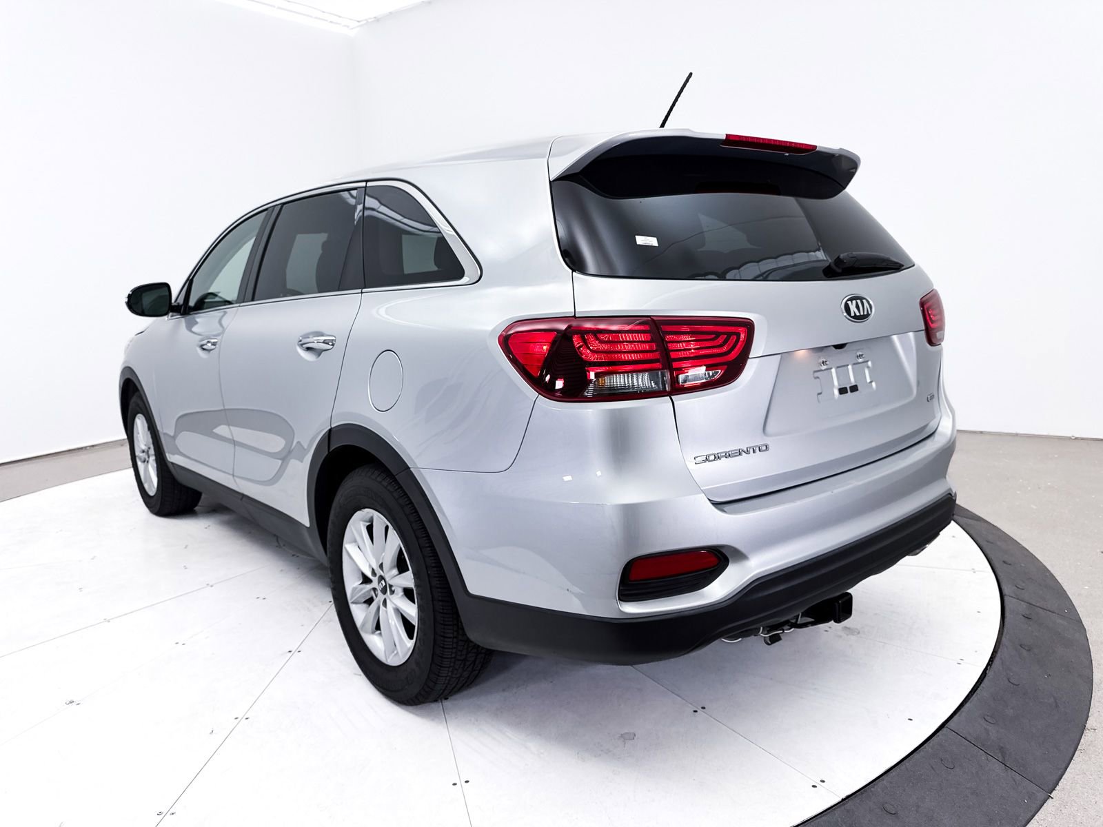 Used 2019 Kia Sorento LX image 16