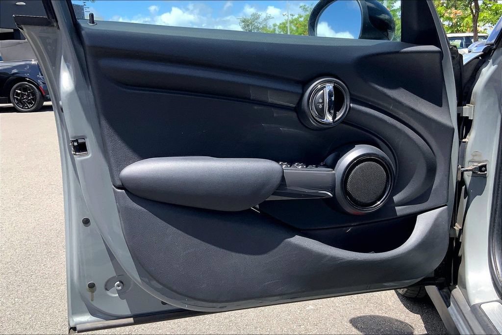 Used 2016 MINI Cooper 4-Door Hardtop FWD image 13