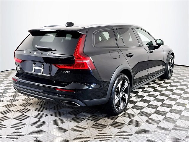 Used 2021 Volvo V60 T5 Cross Country image 18