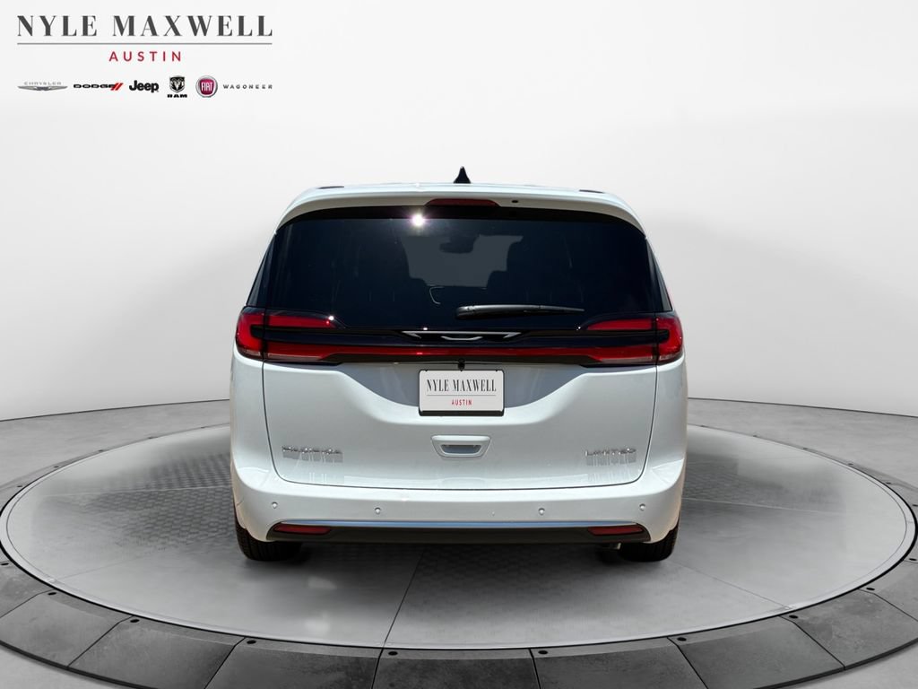 New 2027 Chrysler Pacifica Limited FWD image 15