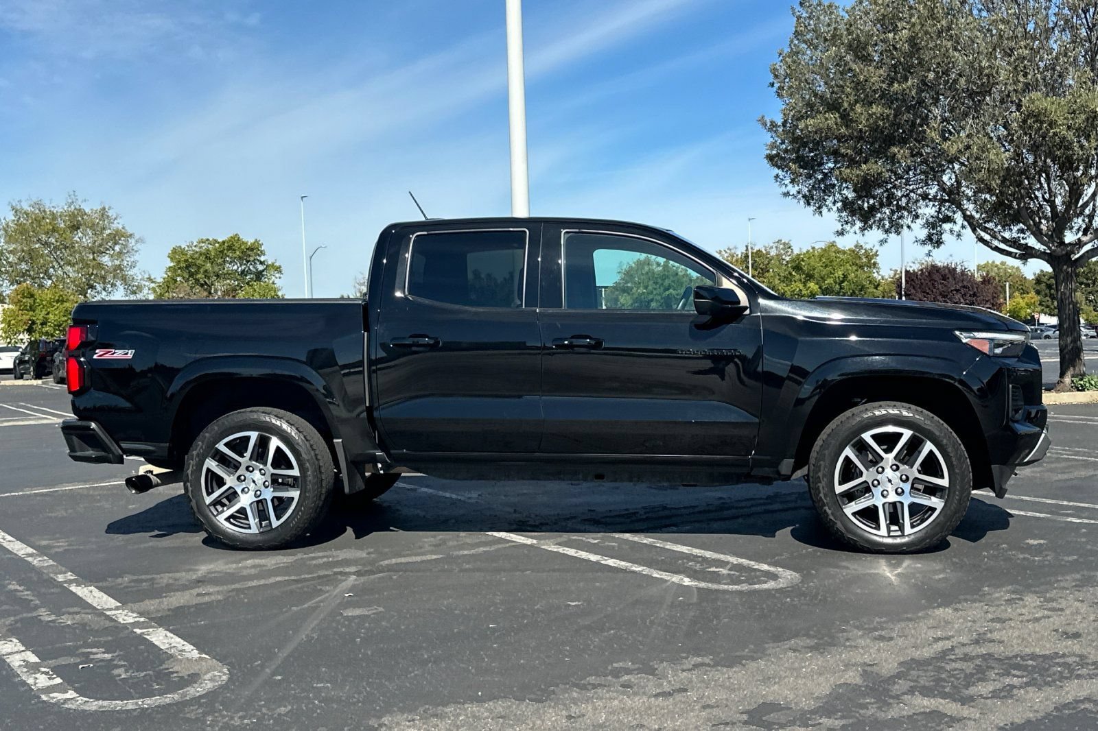 Used 2023 Chevrolet Colorado Z71 w/ Z71 Convenience Package 2 AWD/4WD image 3