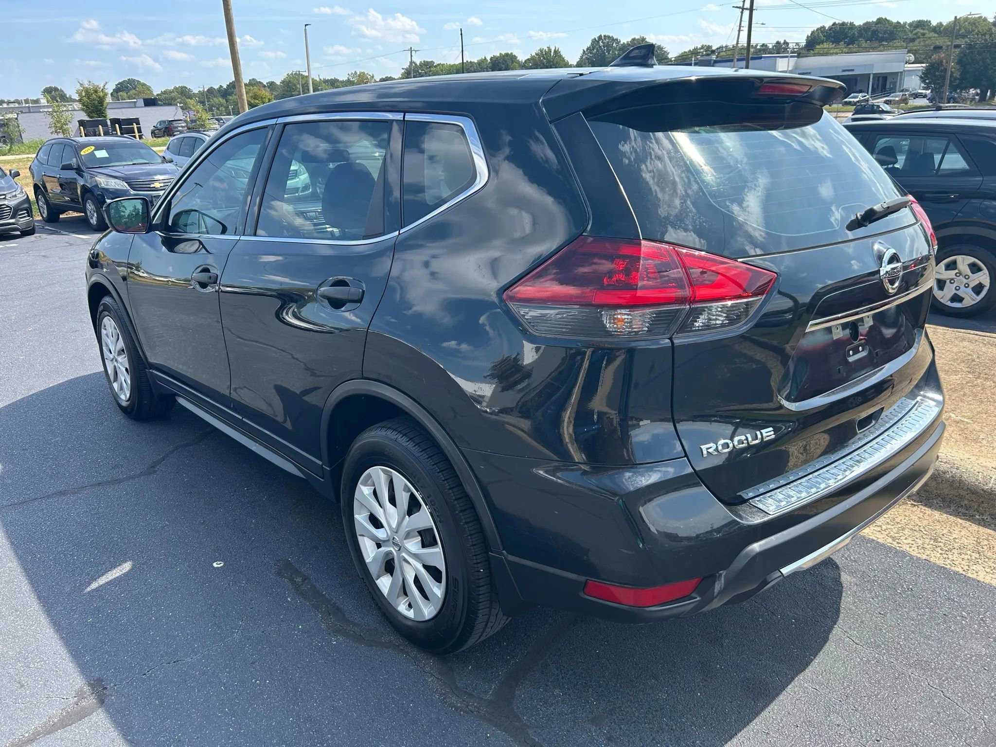 Used 2018 Nissan Rogue S image 5
