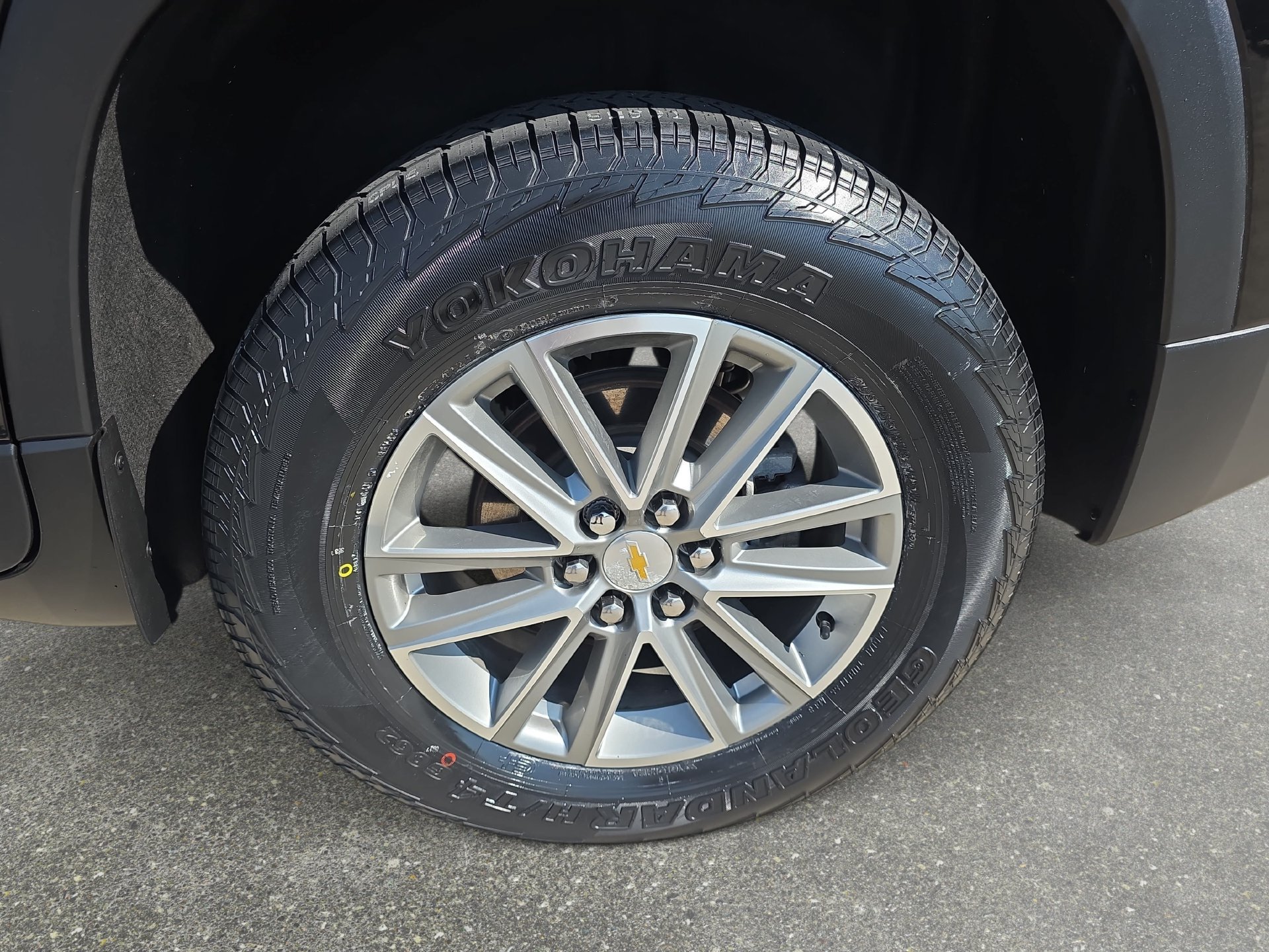 Used 2023 Chevrolet Traverse LT w/ LPO, Floor Liner Package FWD image 31