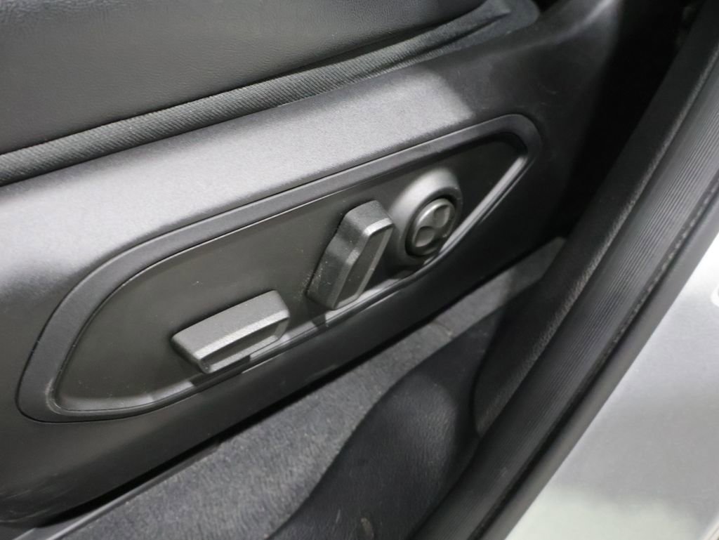 Used 2023 Jeep Grand Cherokee L Limited AWD/4WD image 13