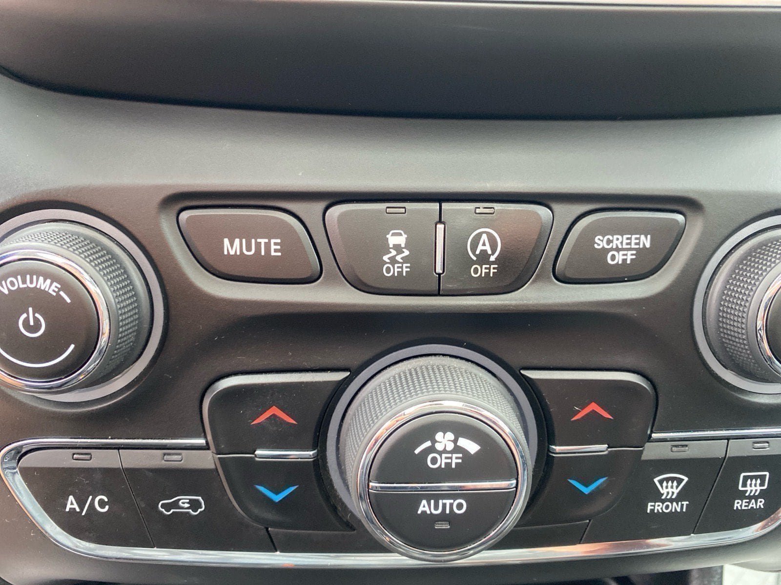 Used 2021 Jeep Cherokee Limited AWD/4WD image 14