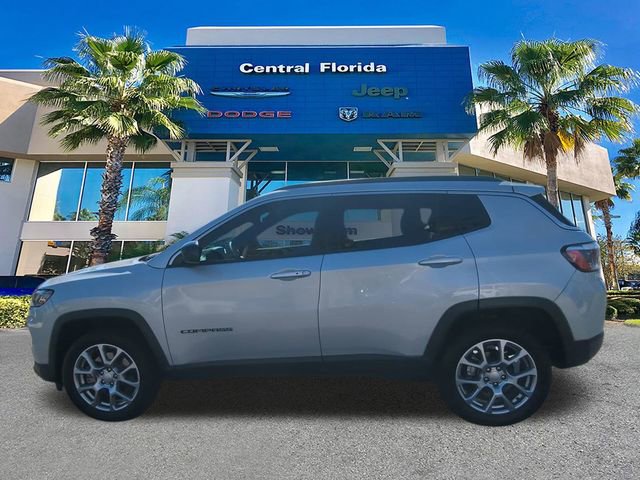 Used 2024 Jeep Compass Latitude image 8