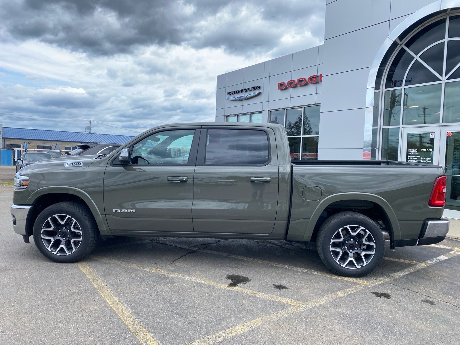 Used 2026 RAM 1500 Laramie AWD/4WD image 2