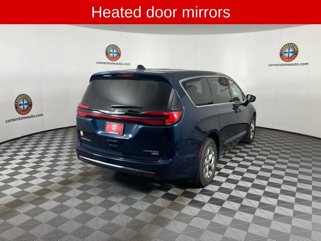 Used 2024 Chrysler Pacifica Limited image 19