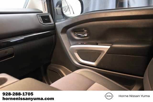 Used 2022 Nissan Titan SV image 11