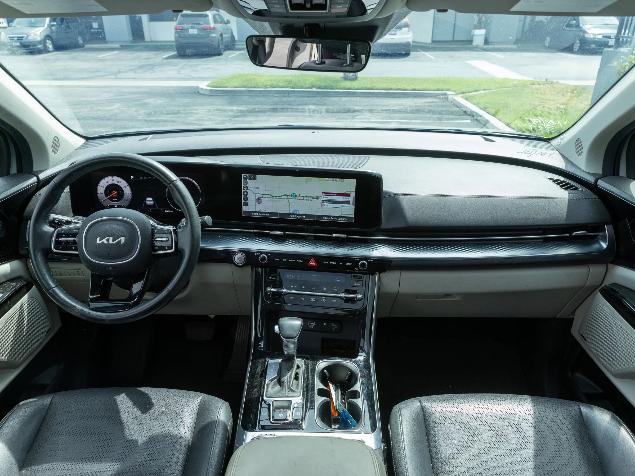 Used 2022 Kia Carnival SX Prestige image 32