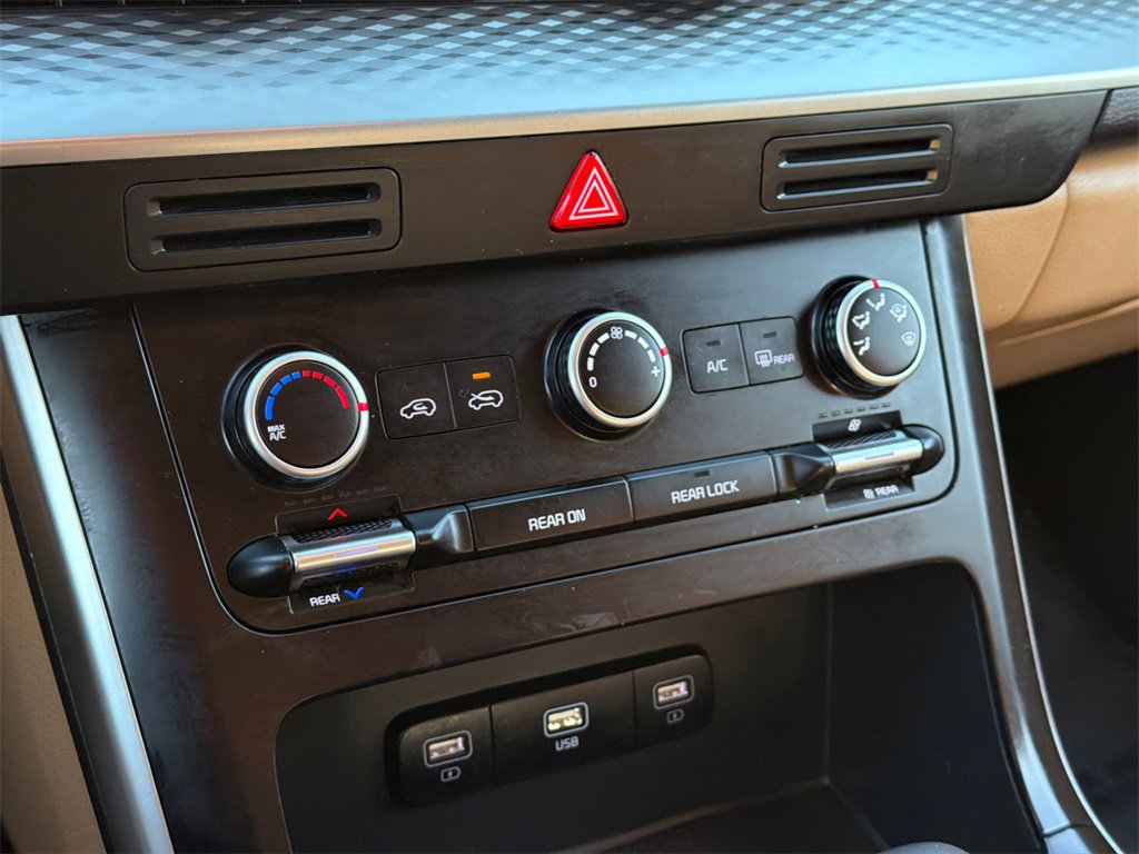 Used 2023 Kia Carnival LX image 28