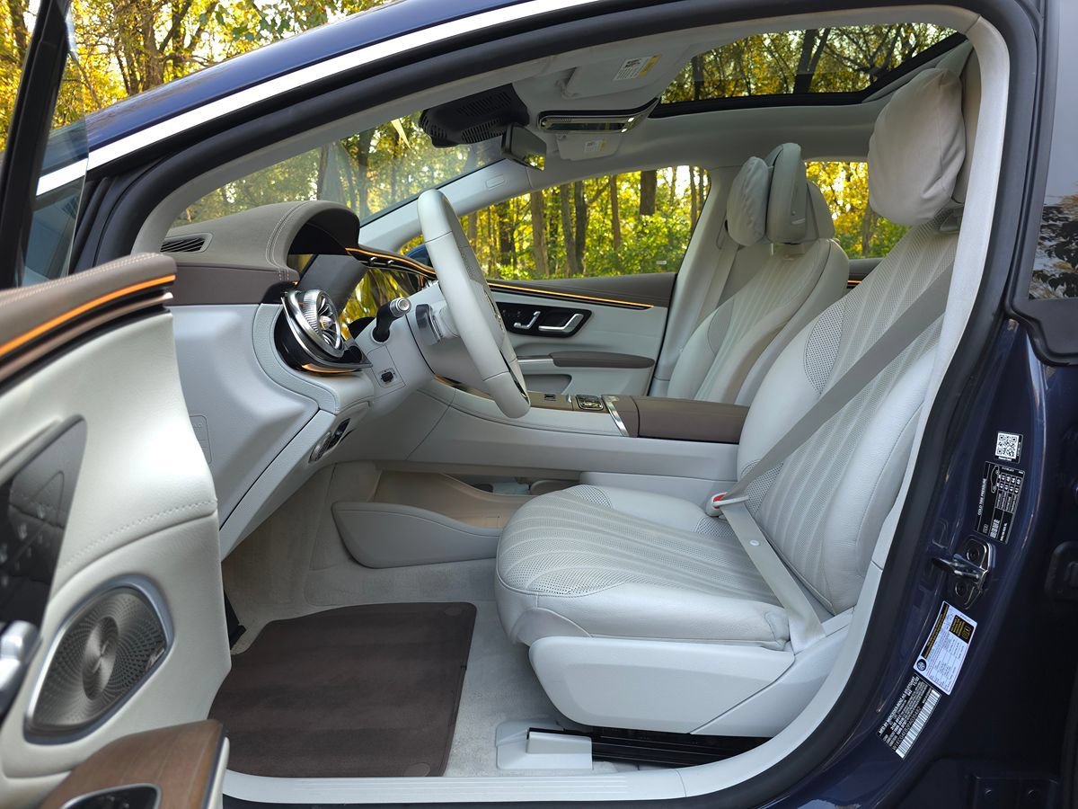 Used 2023 Mercedes-Benz EQS 580 4MATIC Sedan image 12