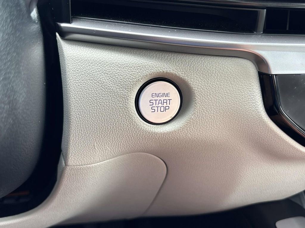 Used 2025 Kia Sorento S w/ Panoramic Sunroof Package image 29