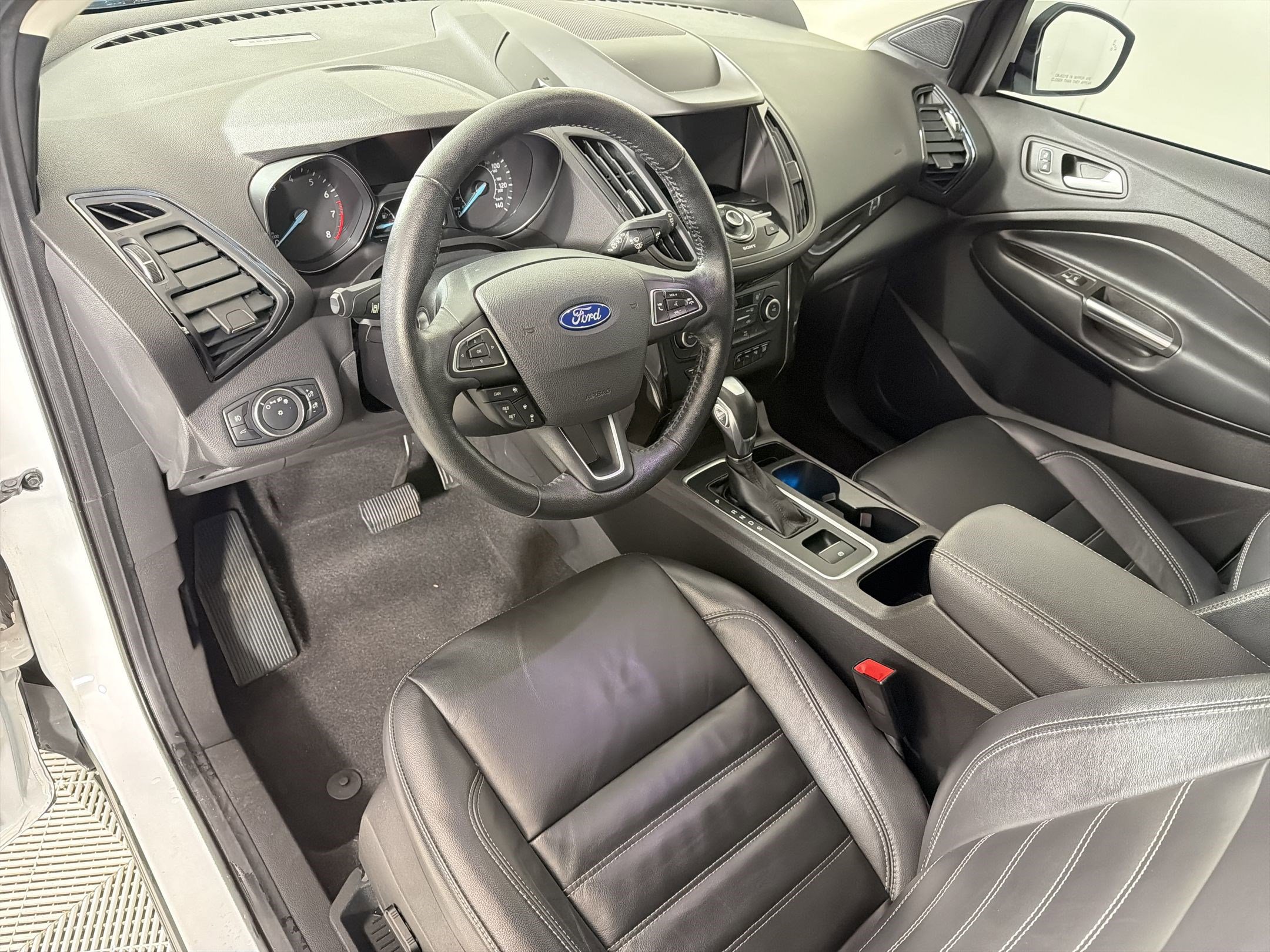 Used 2019 Ford Escape Titanium image 4