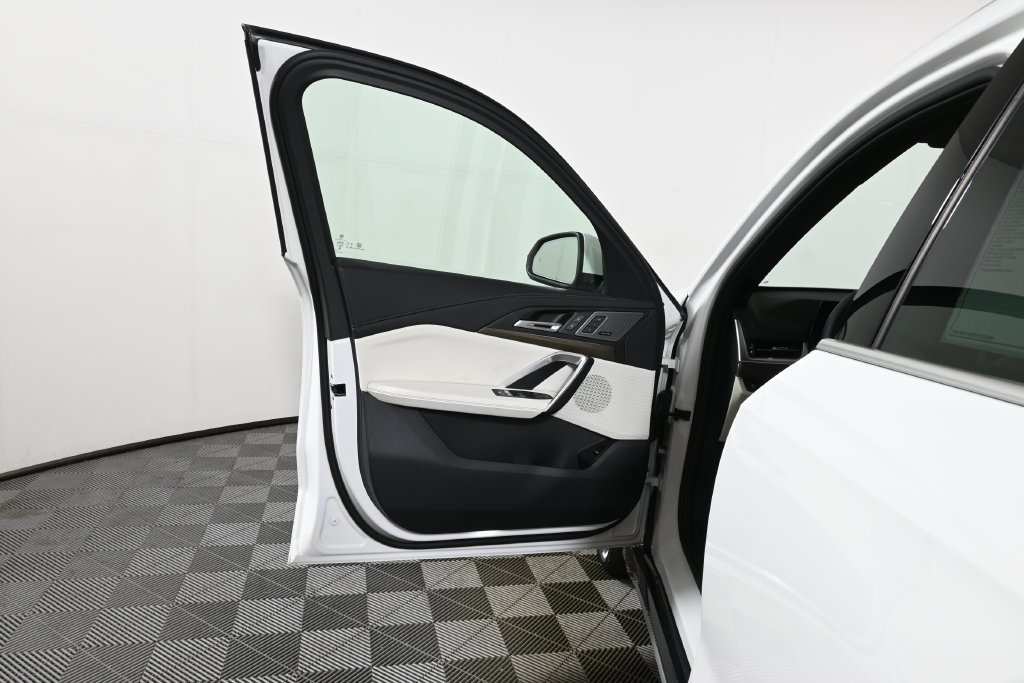 New 2027 BMW X1 xDrive28i AWD/4WD image 24