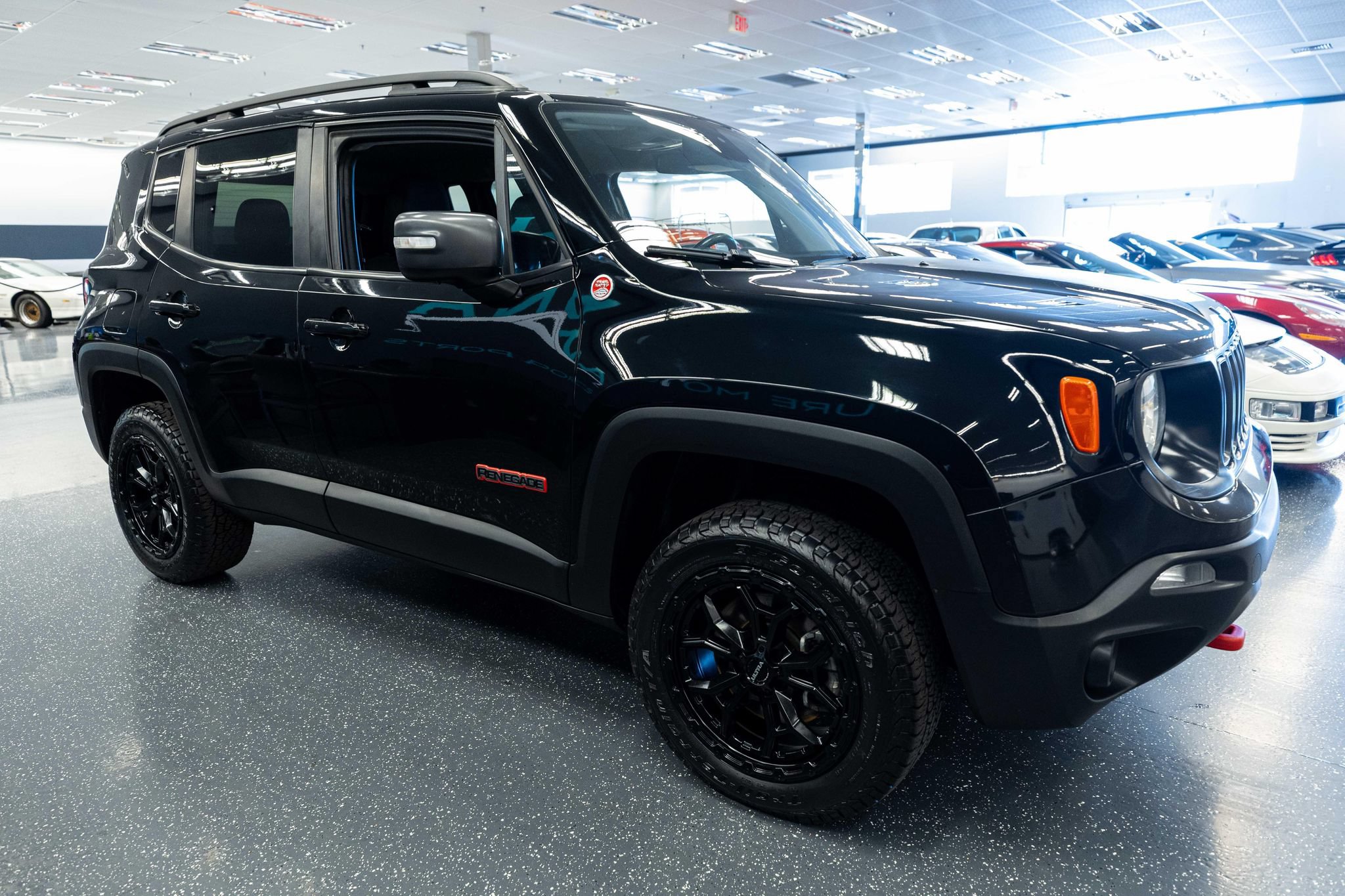 Used 2019 Jeep Renegade Trailhawk w/ Cold Weather Group II AWD/4WD image 4