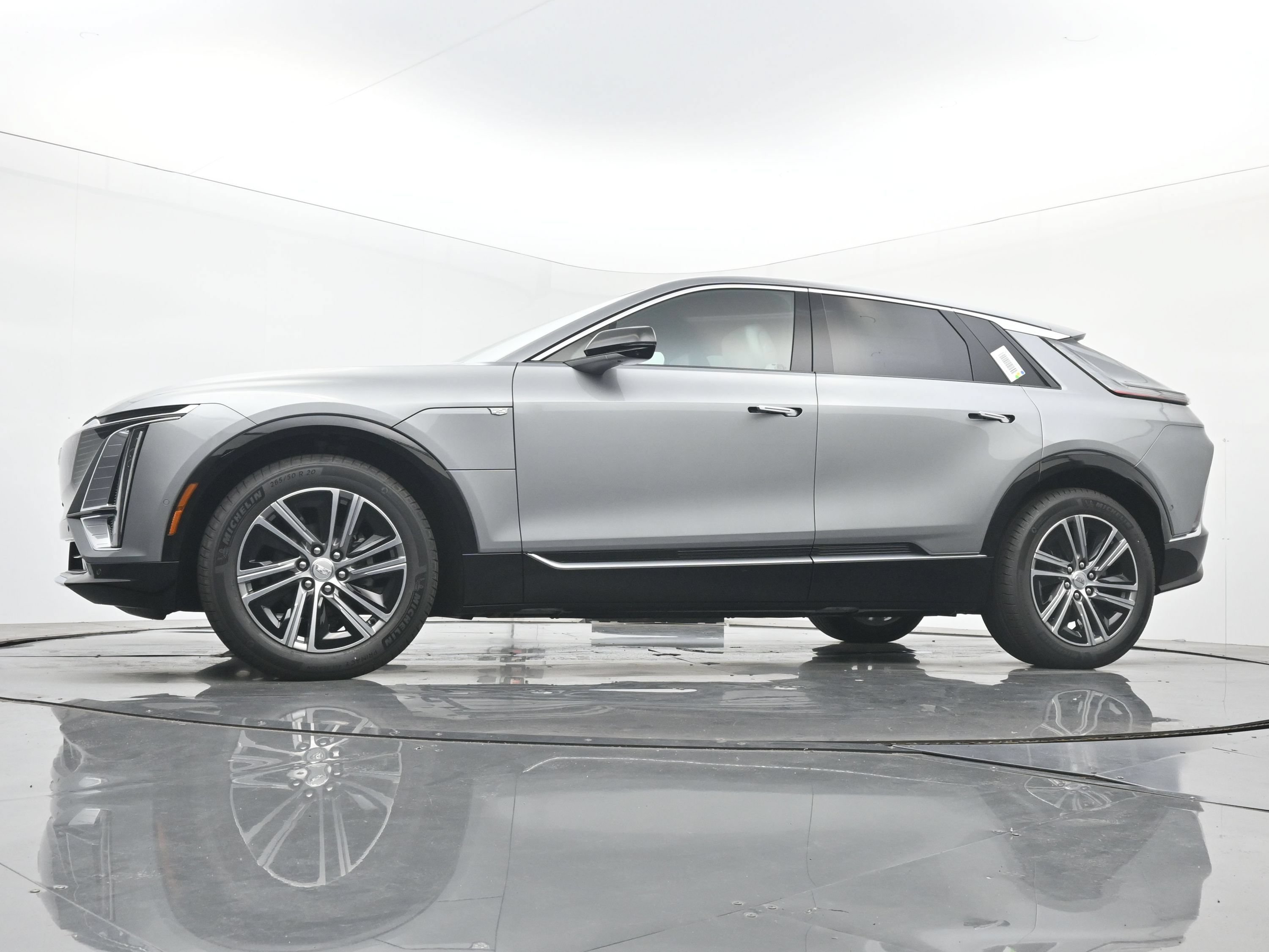 New 2026 Cadillac Lyriq Luxury w/ LPO, Floor Liner Package AWD/4WD image 16