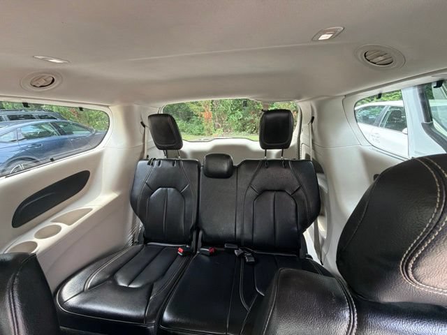 Used 2022 Chrysler Pacifica Touring-L FWD image 16