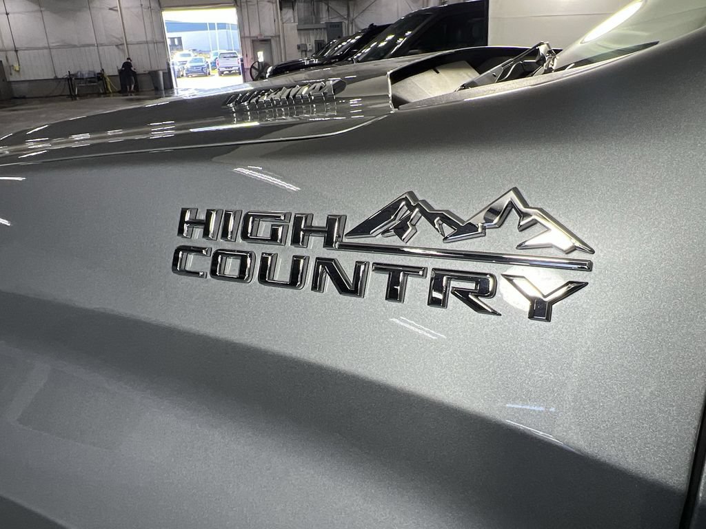 Certified 2026 Chevrolet Silverado 1500 High Country w/ Technology Package AWD/4WD image 32