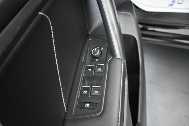 Used 2023 Volkswagen Tiguan SE w/ Panoramic Sunroof Package FWD image 12