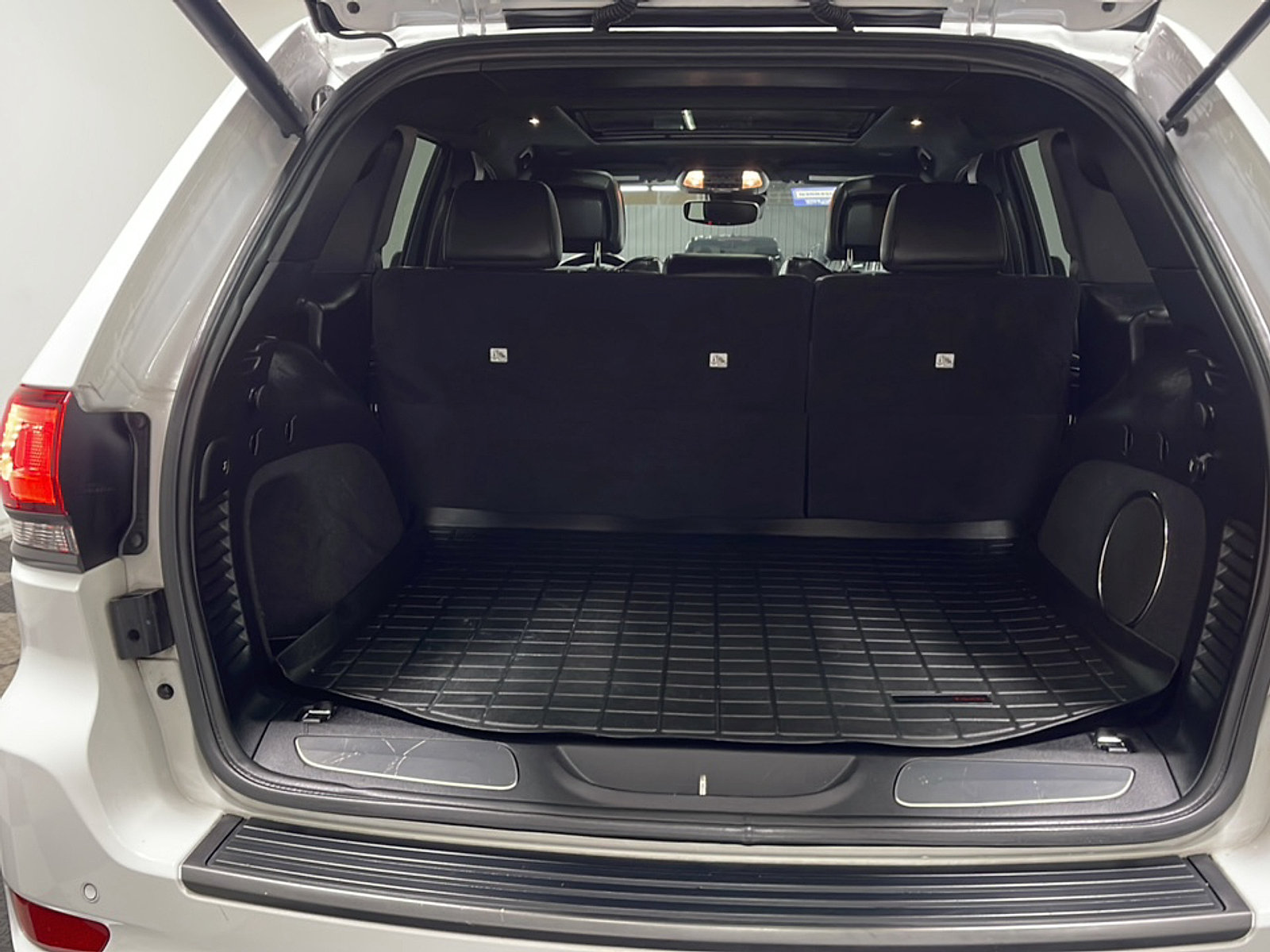 Used 2019 Jeep Grand Cherokee High Altitude AWD/4WD image 18