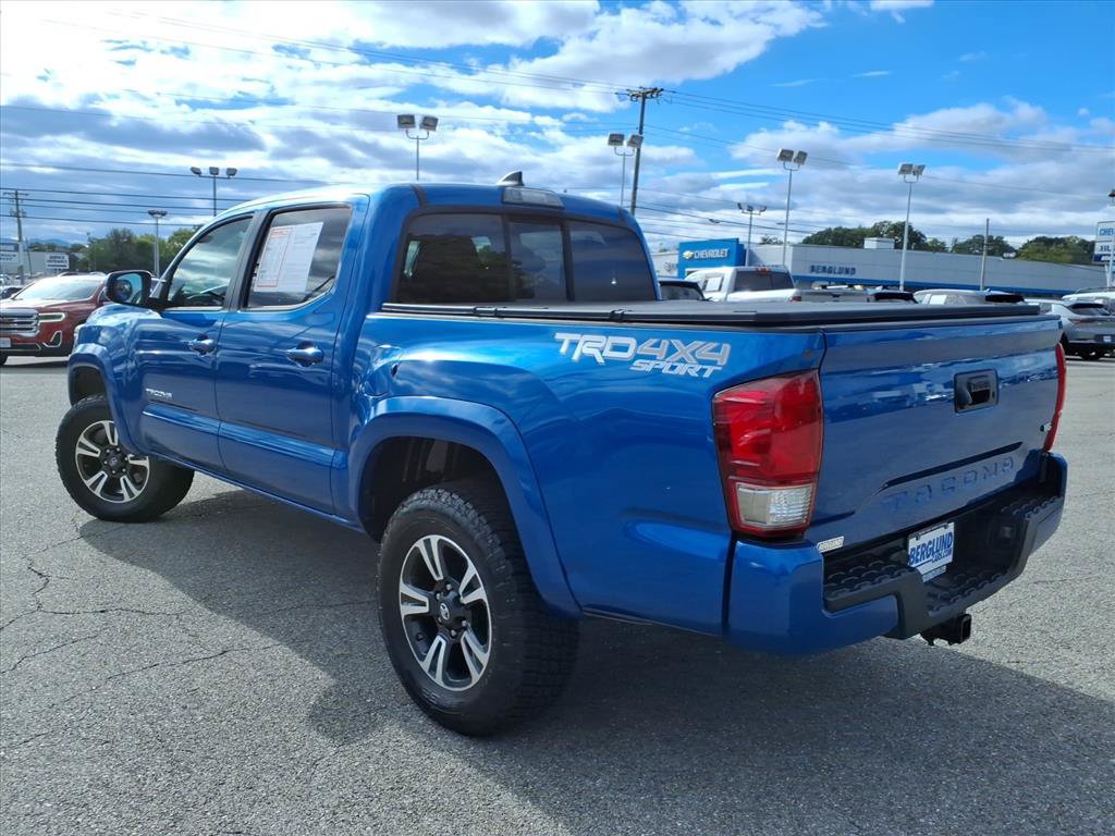 Used 2016 Toyota Tacoma TRD Sport w/ Towing Package AWD/4WD image 6