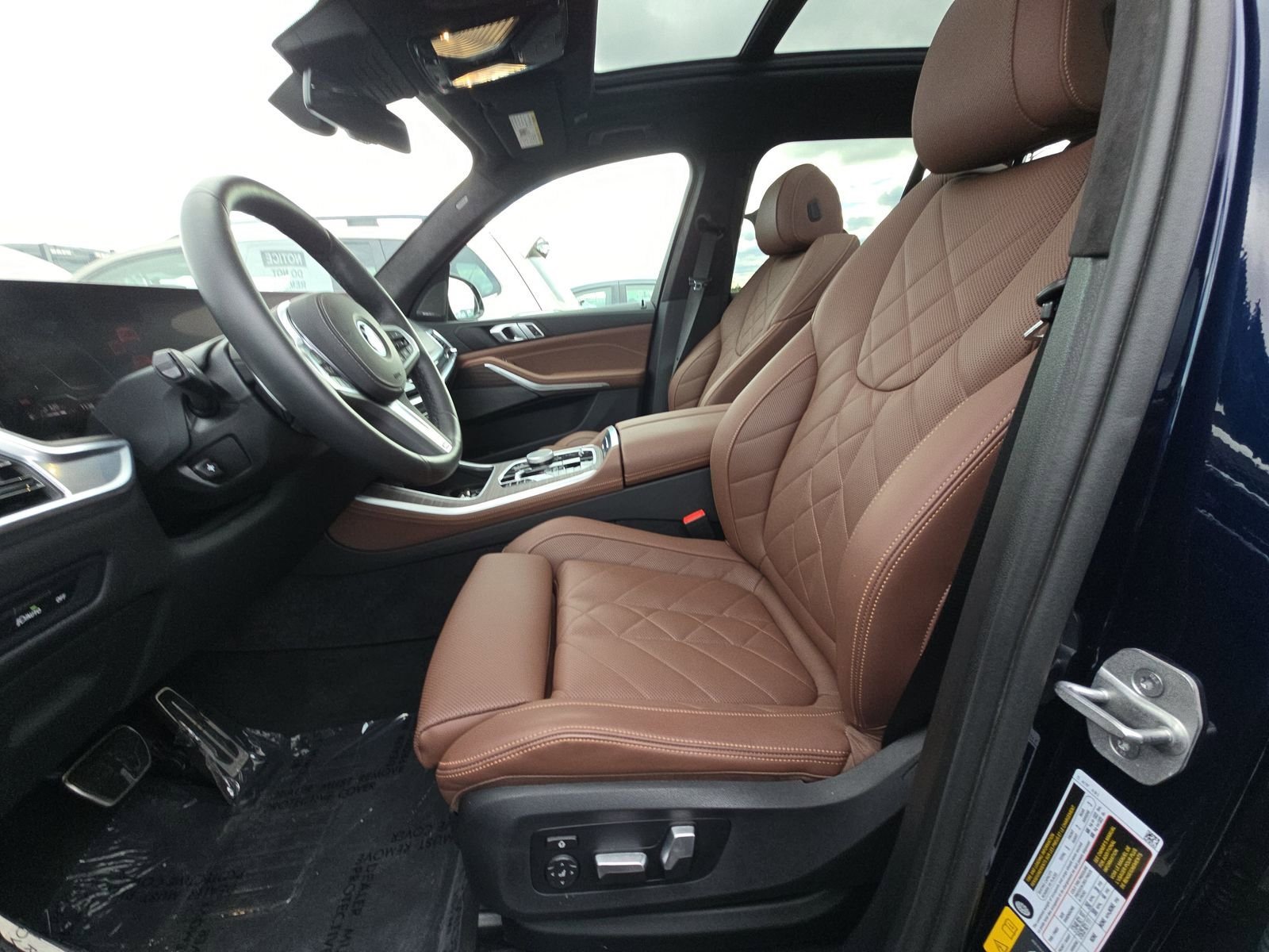 Used 2024 BMW X5 xDrive50e w/ M Sport Package image 5