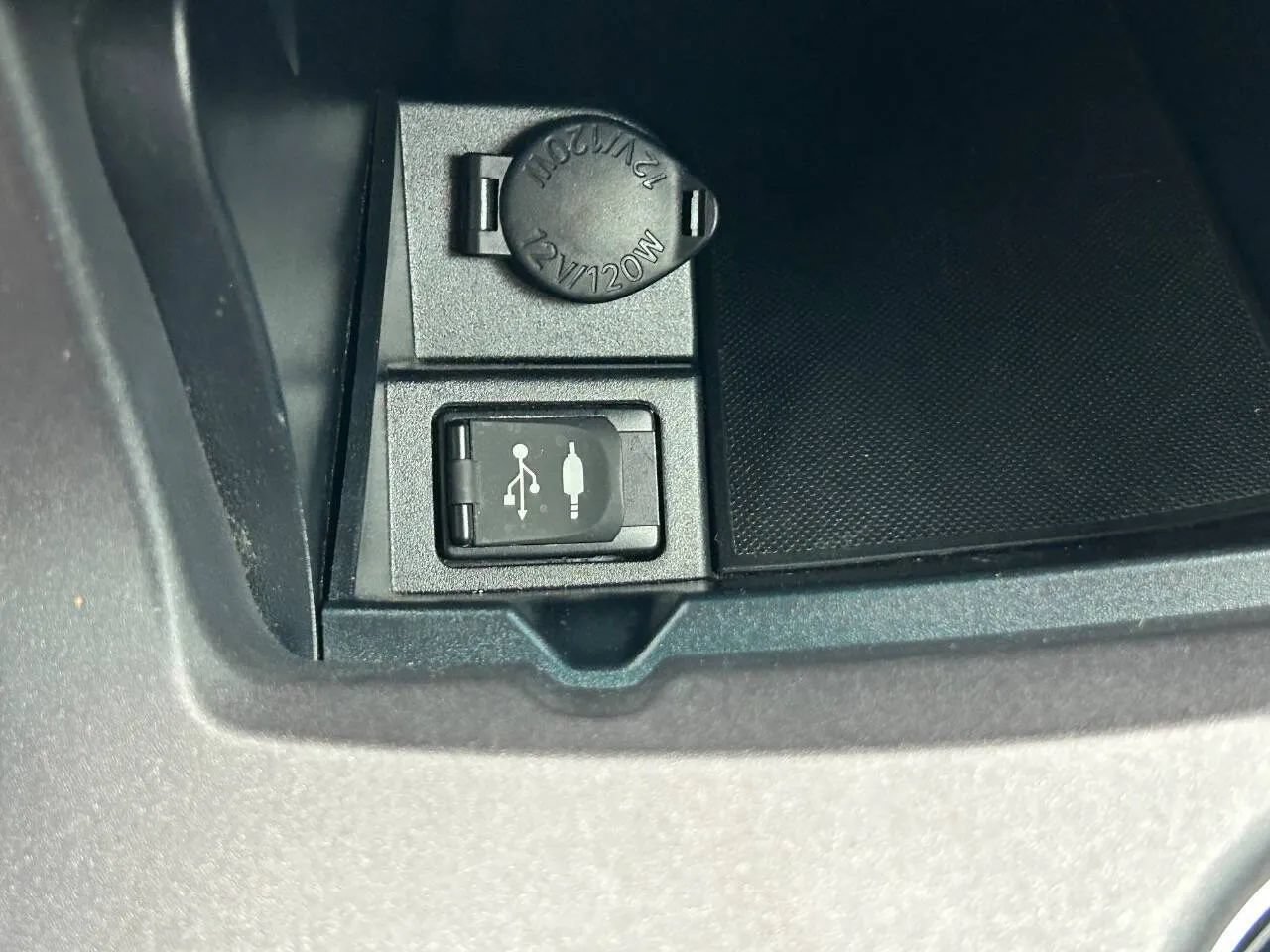Used 2017 Toyota Camry SE FWD image 23