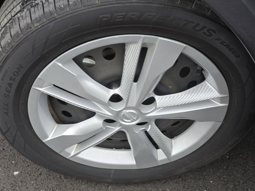 Used 2024 Nissan Kicks S image 32