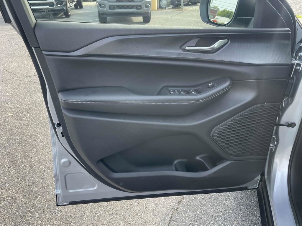 New 2025 Jeep Grand Cherokee L Laredo w/ Luxury Tech Group I image 24