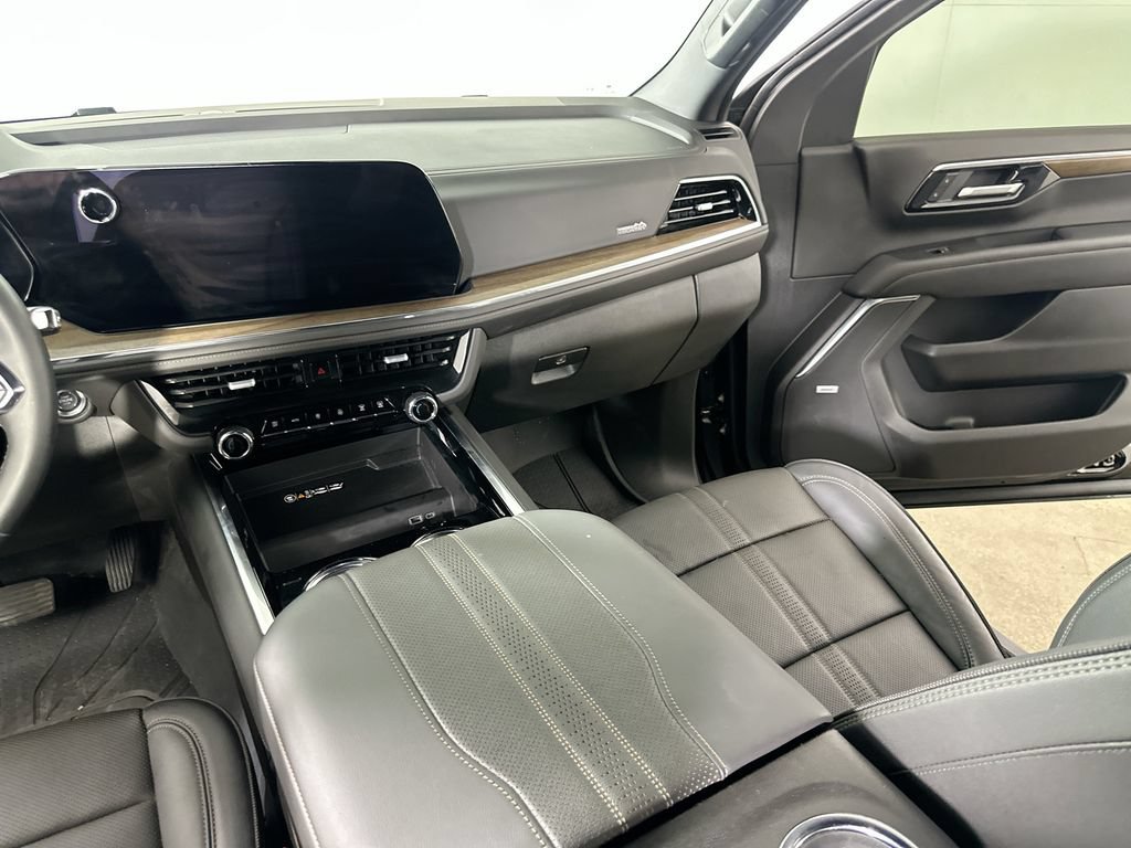 Used 2025 Chevrolet Suburban High Country AWD/4WD image 20