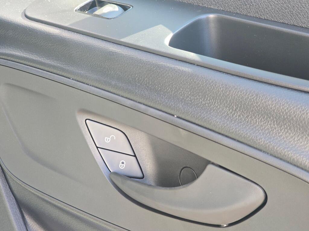 New 2025 Mercedes-Benz eSprinter 170 Cargo image 26