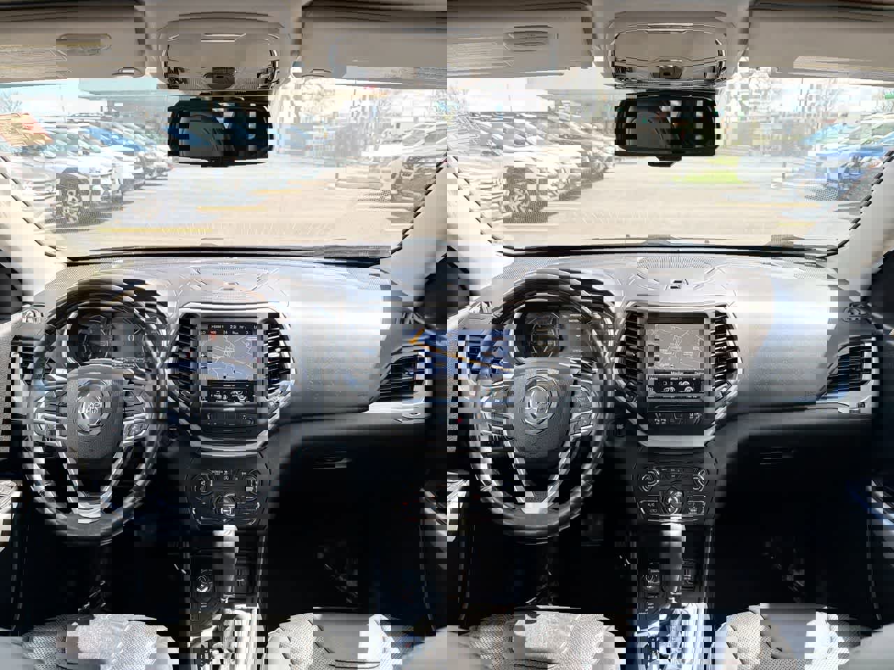 Used 2017 Jeep Cherokee Overland w/ Technology Group image 20